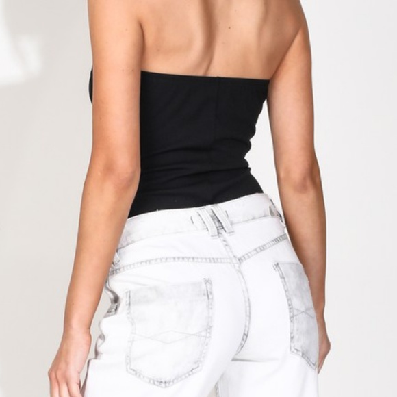PLUNGING STRAPLESS BODYSUIT in black - Picture 3 of 8